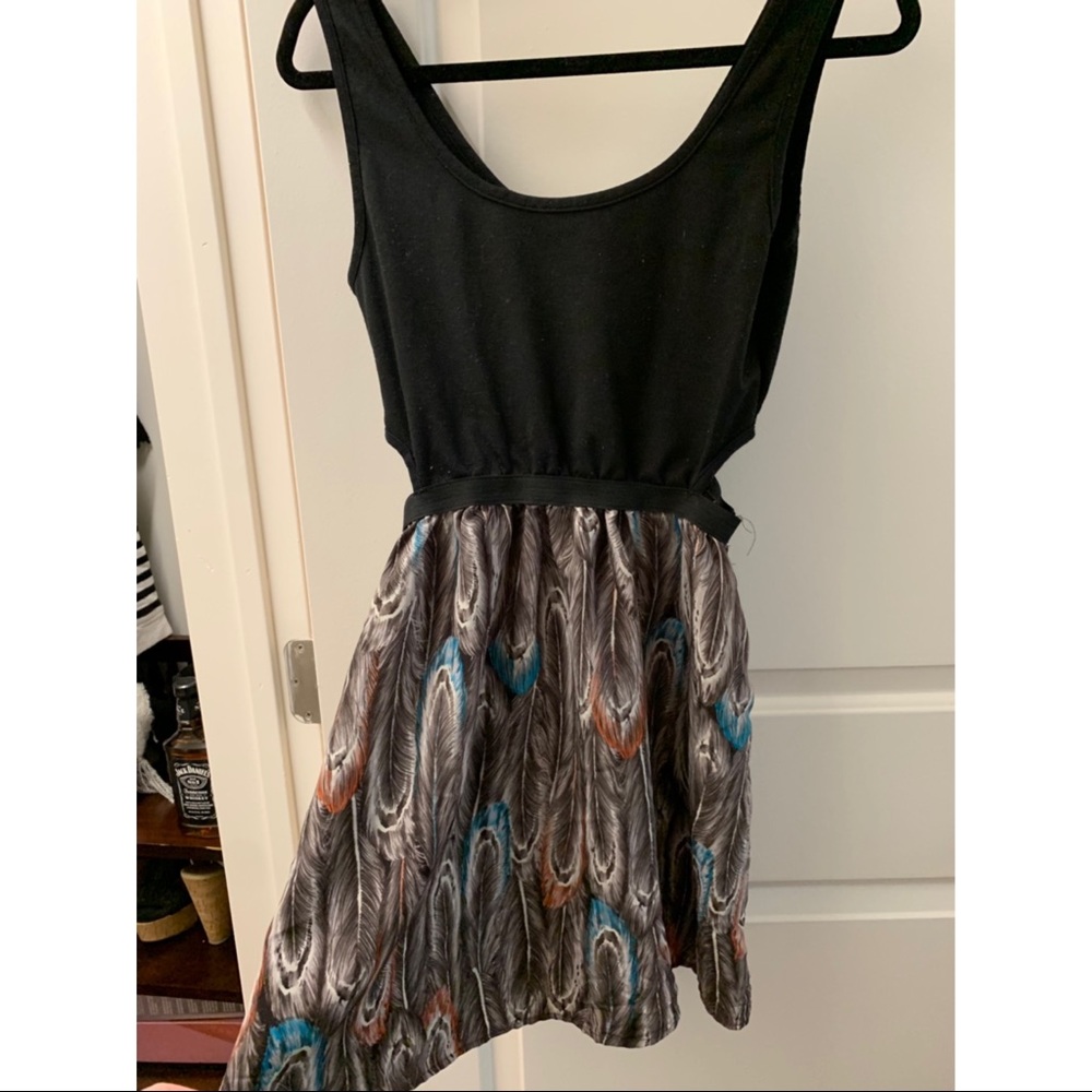 Black & Feather Print Sleeveless Dress